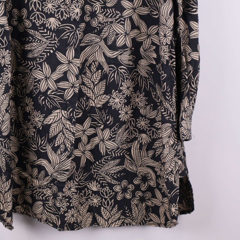 Nedre del av tunika med blommigt mönster