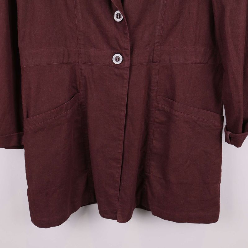 Närbild på nedre delen med två stora fickor