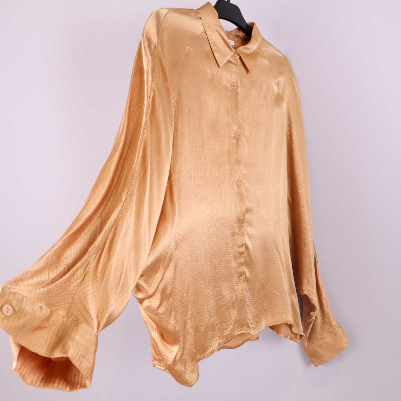 Kragdetalj och synlig storlek