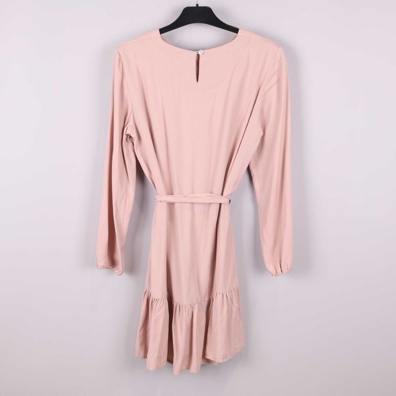 Baksida med knapp i nacken