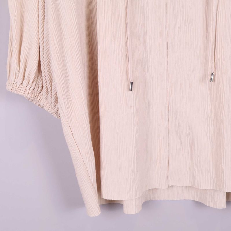 Strukturerad nederkant på blusen