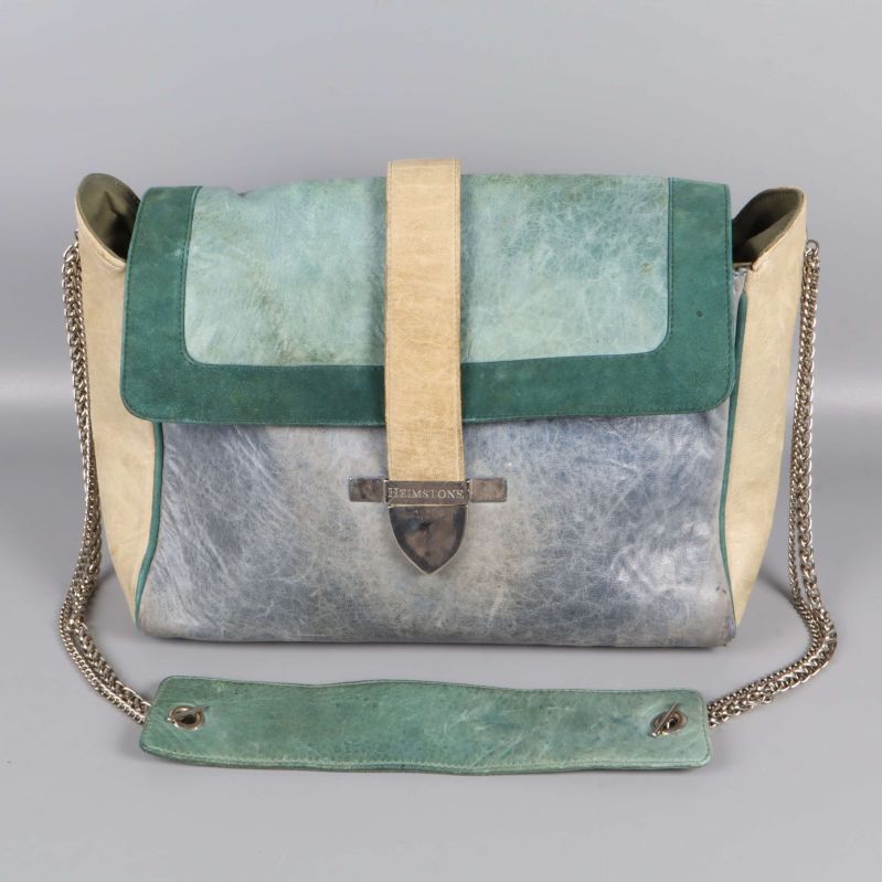 Detaljrik väska med spänne