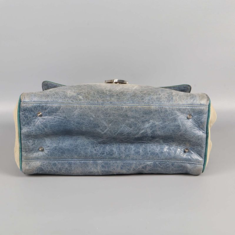 Metallfötter skyddar botten