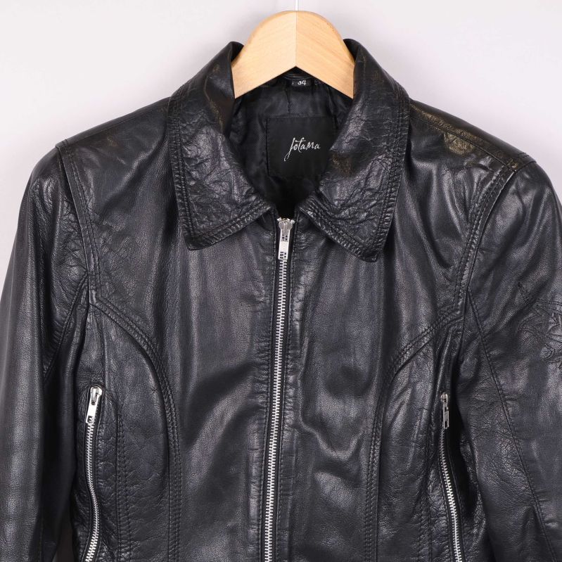 Klassisk krage och snygga sömmar