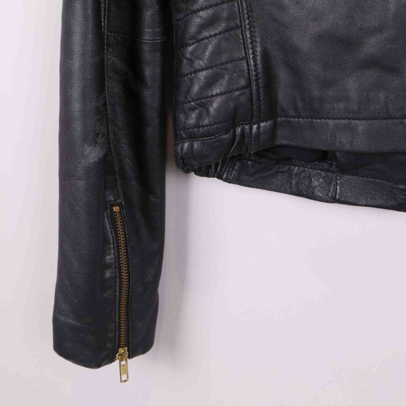 MNG märkesetikett inuti jackan