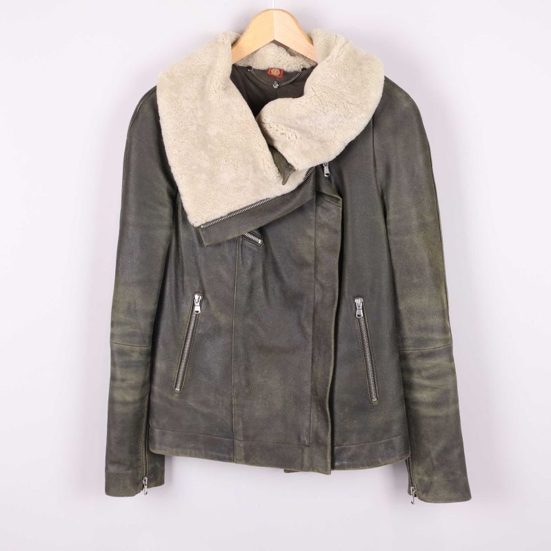 Mockajacka med fuskpälsdetalj