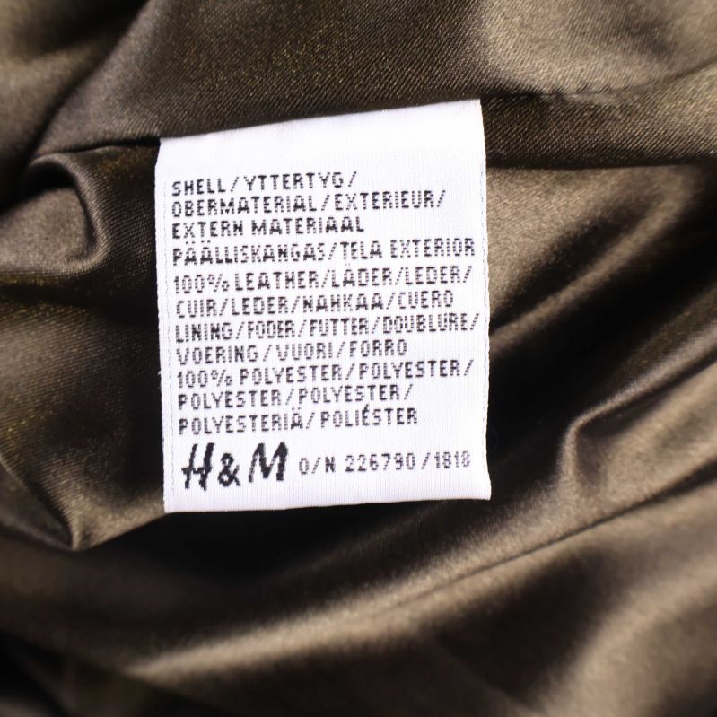 Materialet består av läder och polyester