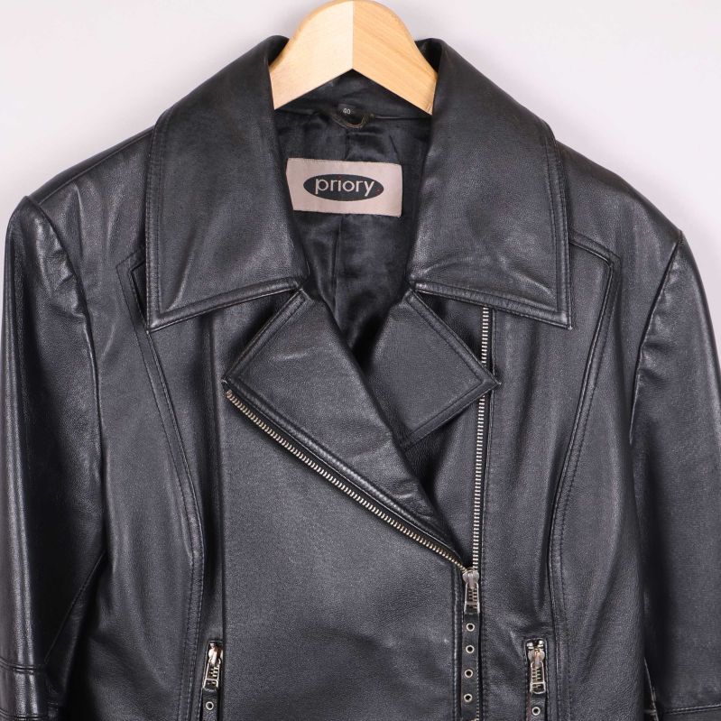 Kragen och överdelen i fokus