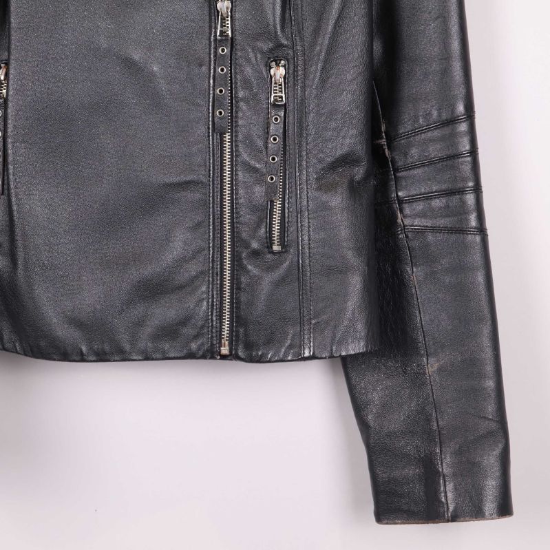 Detaljerade dragkedjor framtill