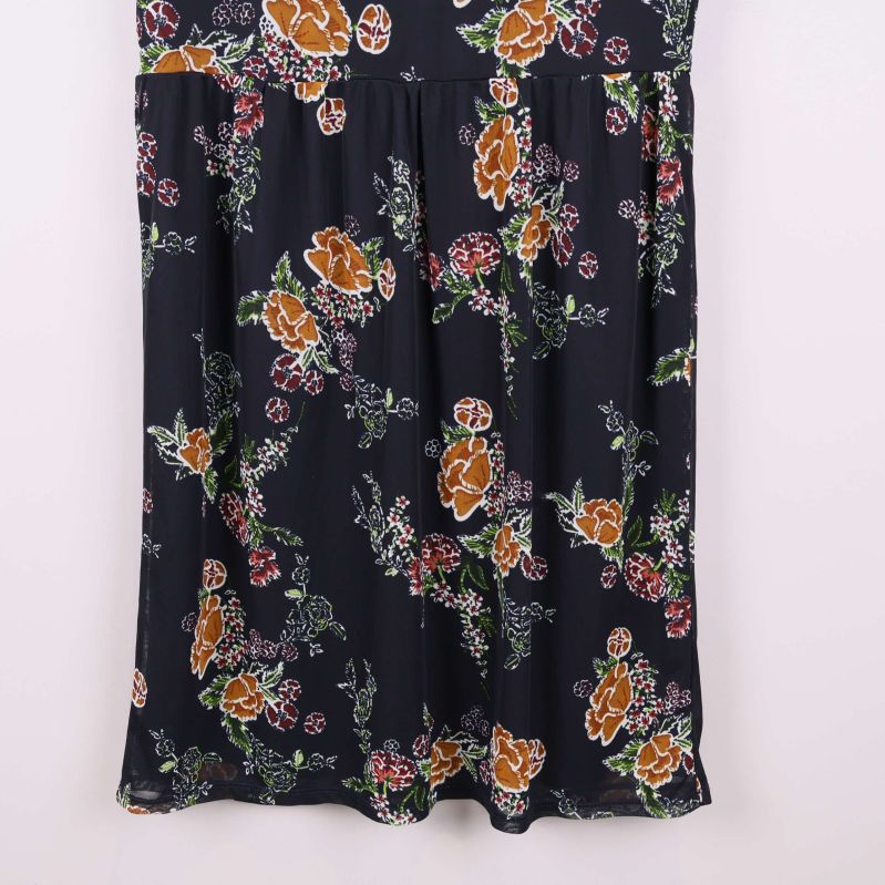 Transparent detalj och blommigt mönster