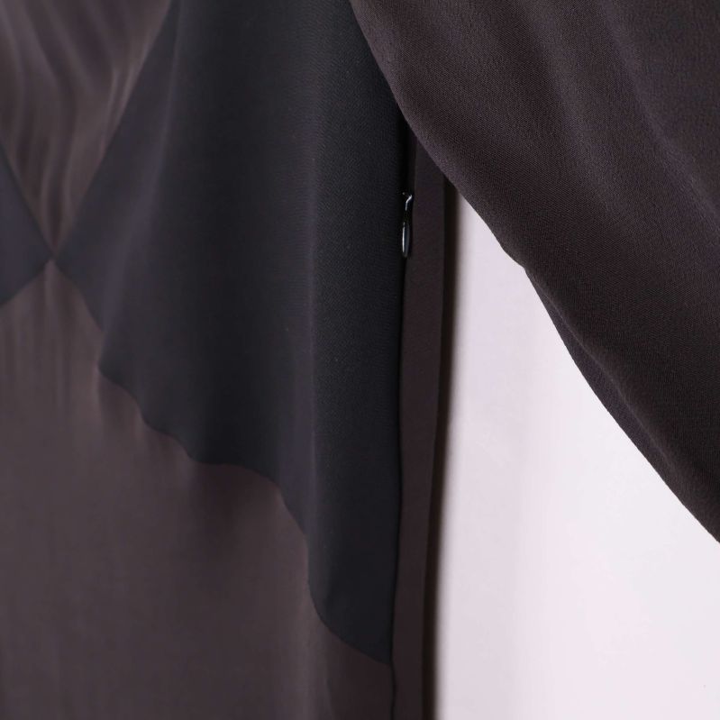 Dold dragkedja i sidan