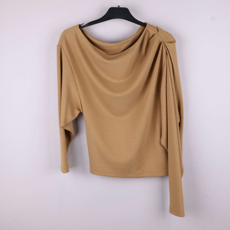 Asymmetrisk topp med draperad axel