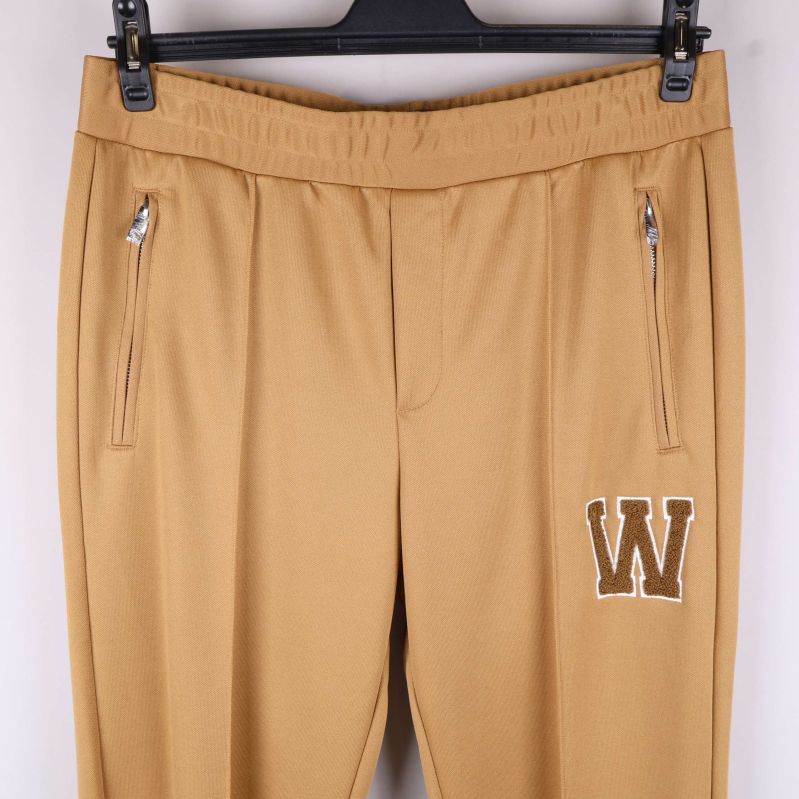 Detalj: resårlinning och dragkedjefickor