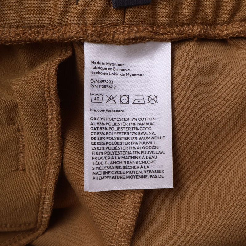 Material: polyester och bomull