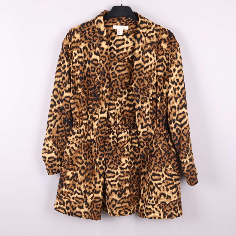 Baksida leopardmönstrad jacka