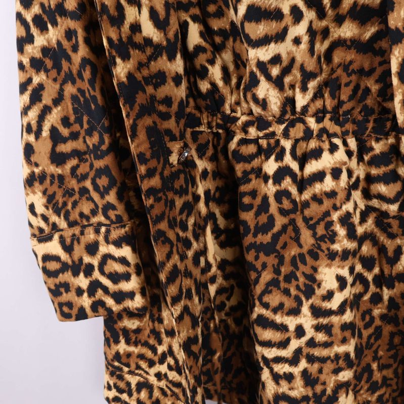 Sida och ärmdetalj jacka