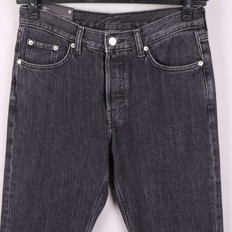 Framsida med fickdetaljer