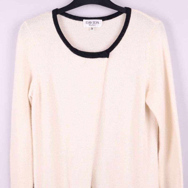 Knappdetalj och kontrastkant