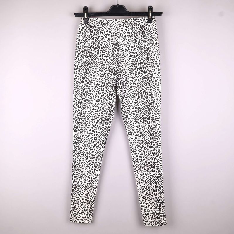 Leopardmönstrade byxor baksida