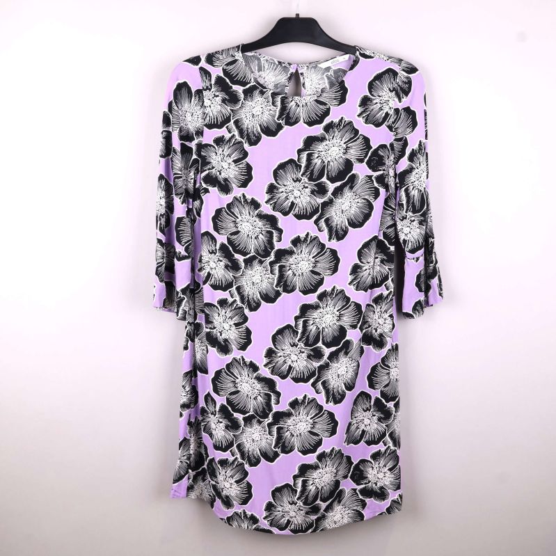 Blommigt mönstrad klänning