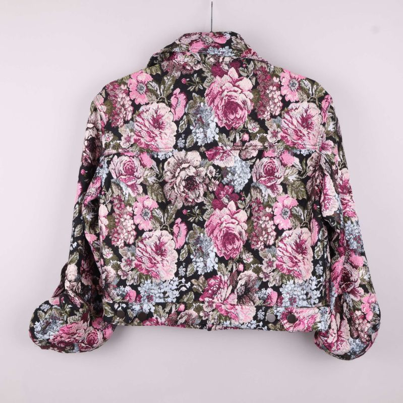 Blommig jacka bakifrån