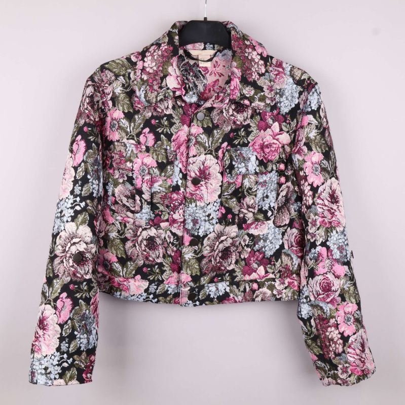 Jacka framifrån med blommönster