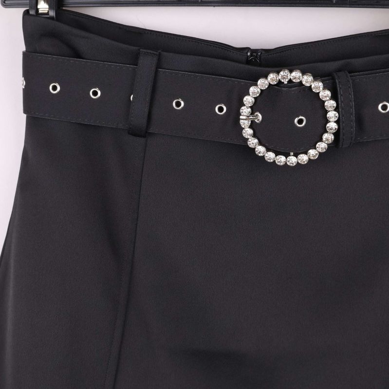 Bälte med pärldetaljer