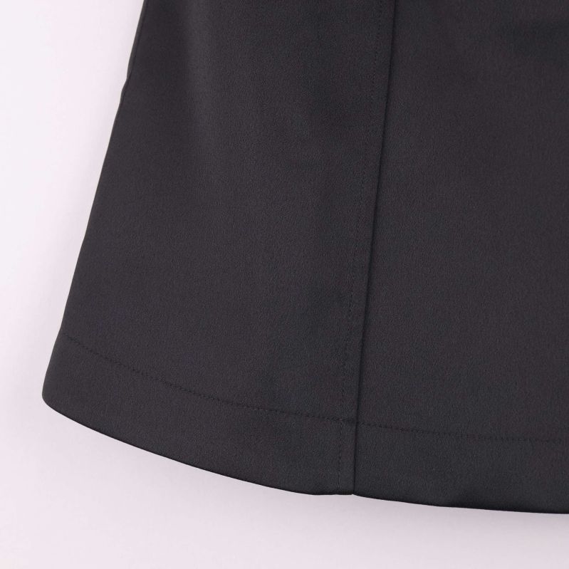 Detaljer på svart kjol