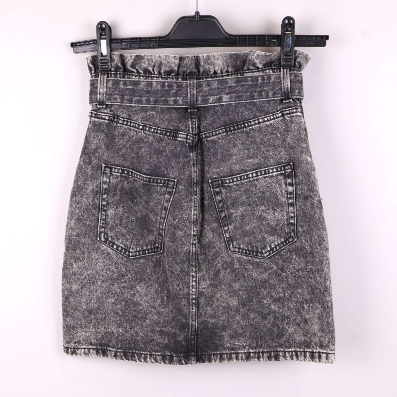 Detaljer på bälte och fickor