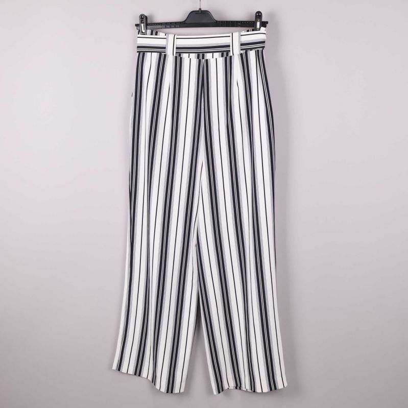 Byxslut av randiga byxor