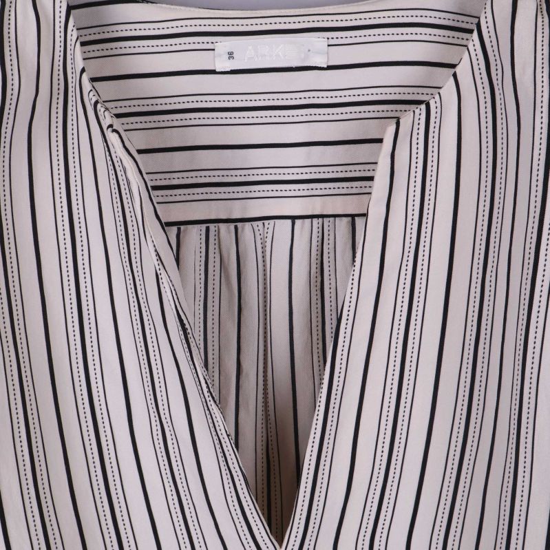 V-ringning och ärmdetaljer