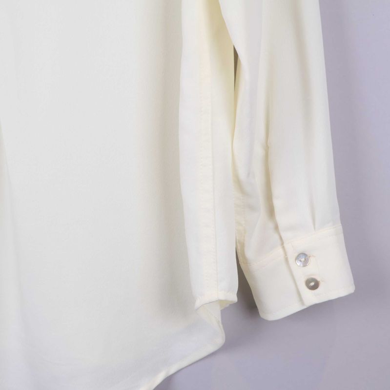 Ärm med detaljerade knappar