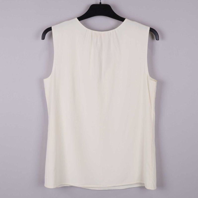 Vit blus med enkel baksida