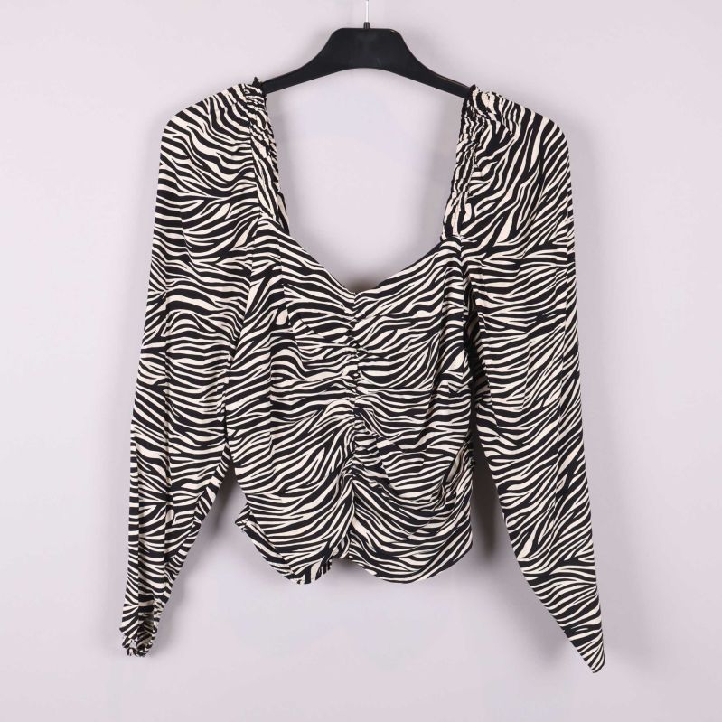 Djurmönstrad blus rynkad front