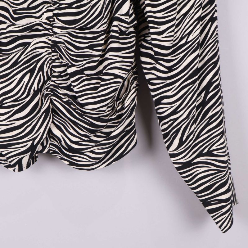 Rynkad front med mönster