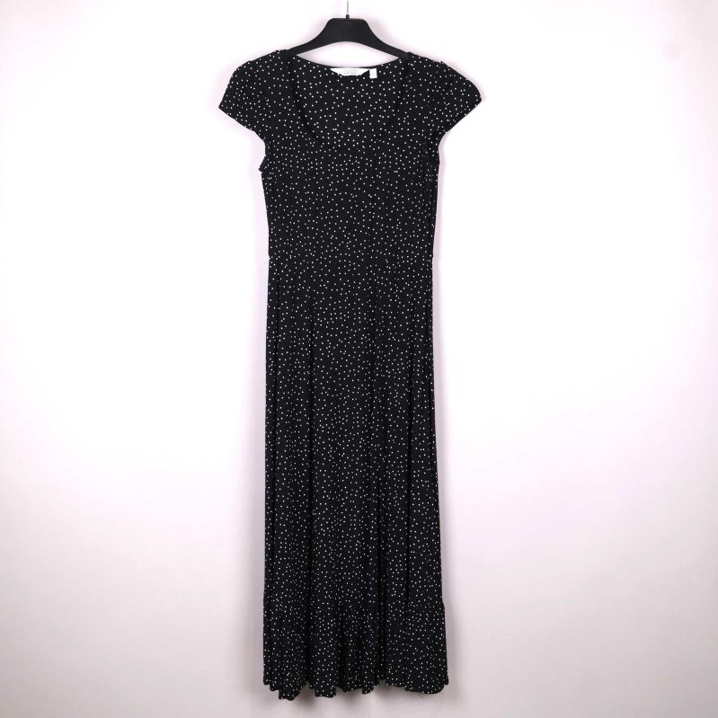 Prickig klänning framsida