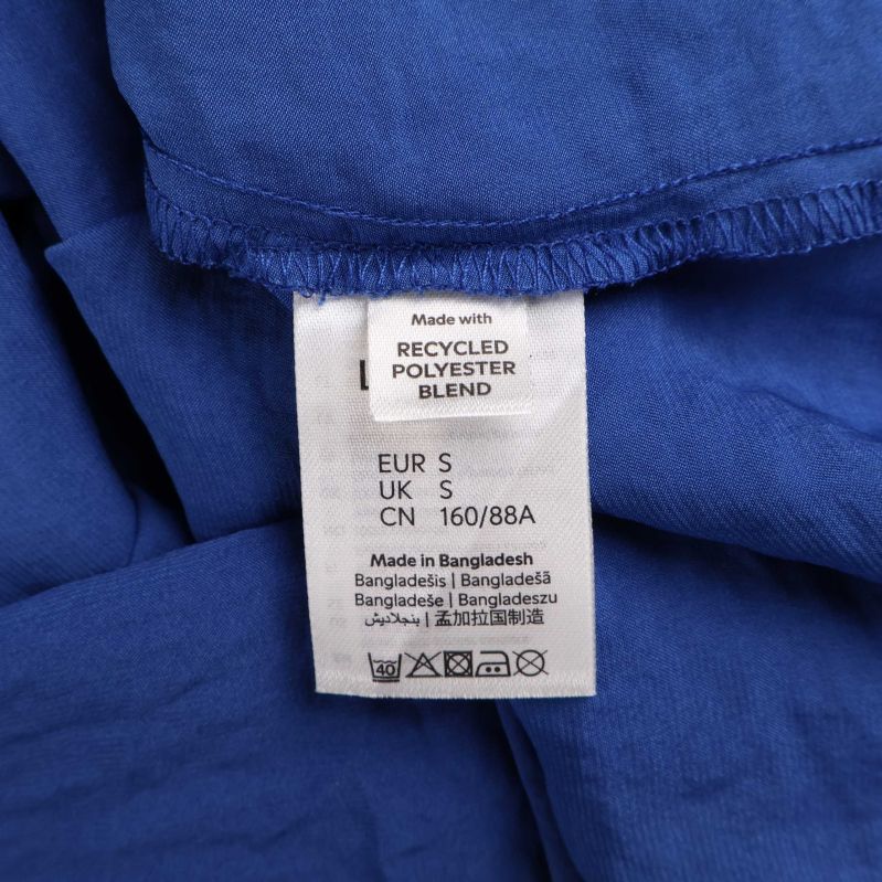 Materialetikett på klänning