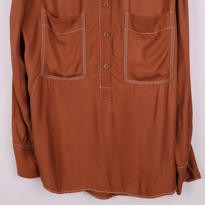 Nederkant med dekorativa sömmar