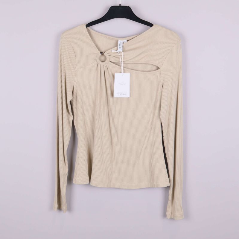 Ribbade toppens asymmetriska ringdetalj