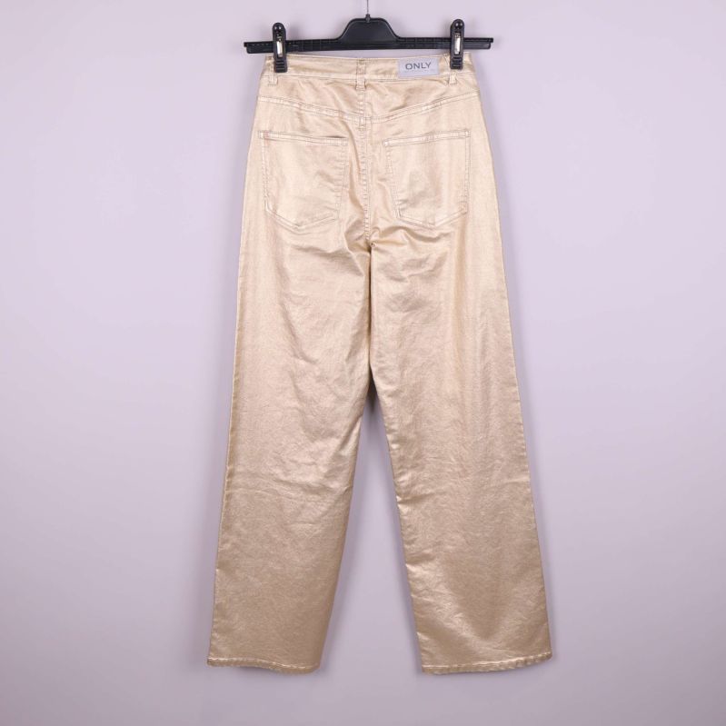 Bakfickor och rak passform