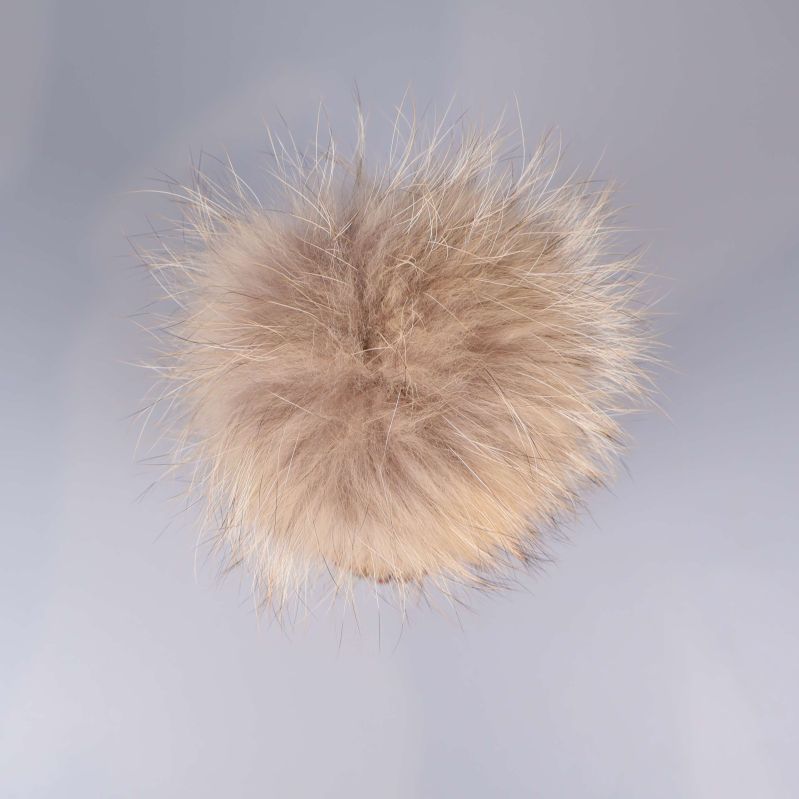 Fluffig beige tofs från ovansidan