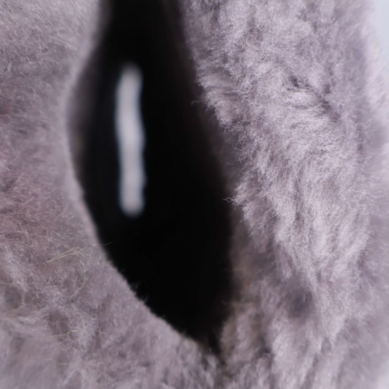 Öppning till handvärmare med fluffigt foder