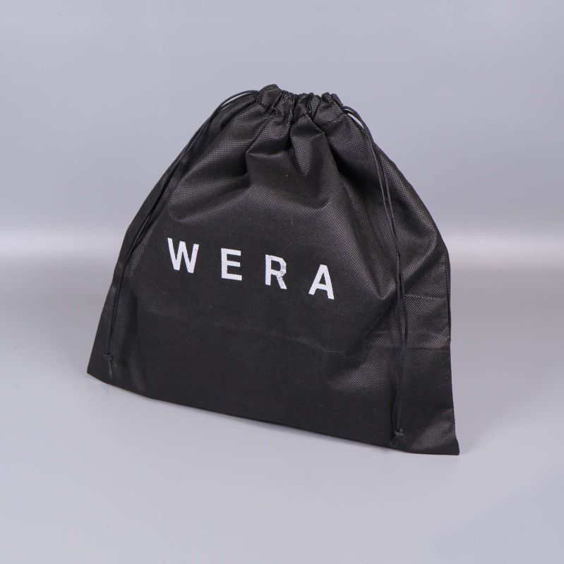 Svart dustbag med texten WERA i vitt