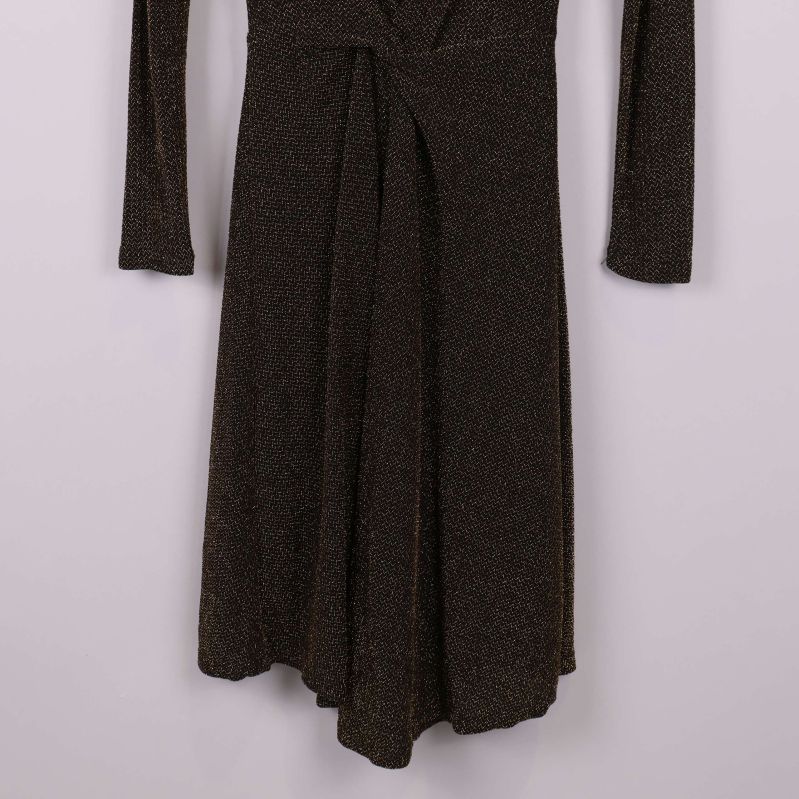 Nederdel av glittrig klänning med omlott