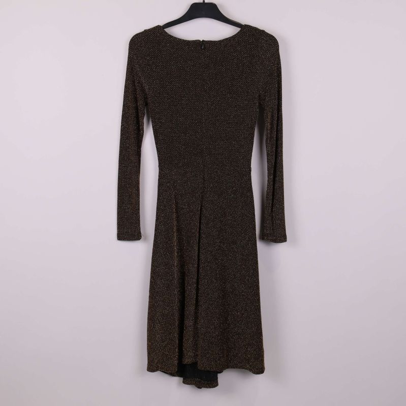 Klänning med lång ärm och glitter på galge bakifrån