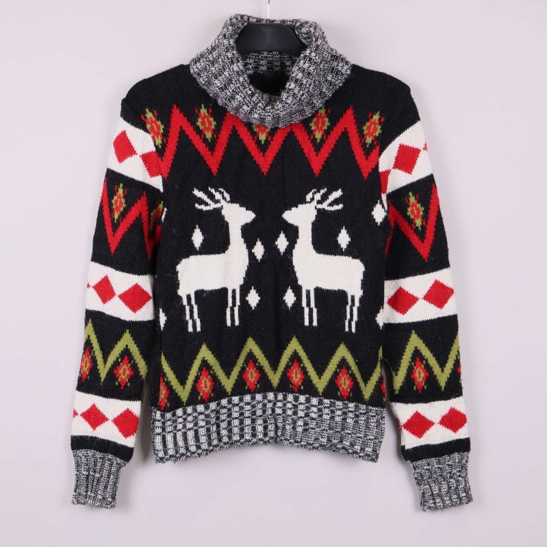 Stickad polotröja med hög krage och vintermönster på framsidan