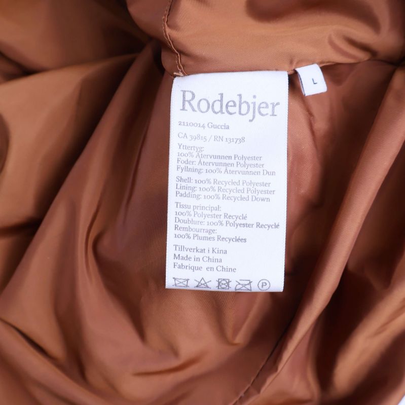 Materiallapp inuti jackan med Rodebjer-text