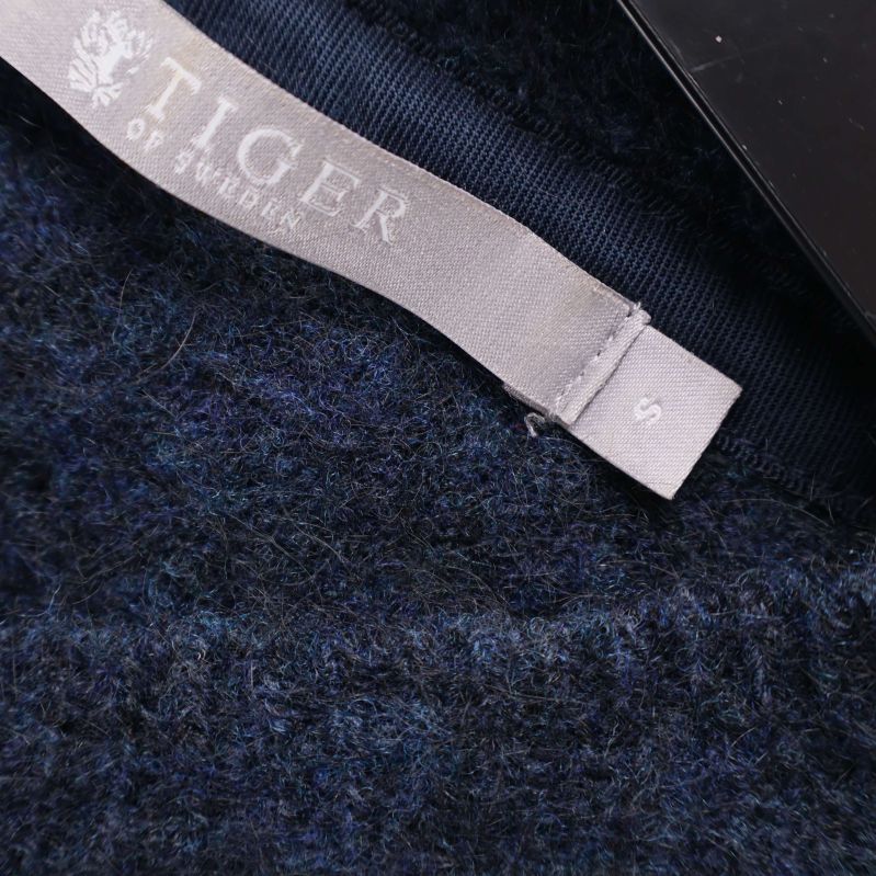 Tiger of Sweden etikett och storleksmärkning S i halsen
