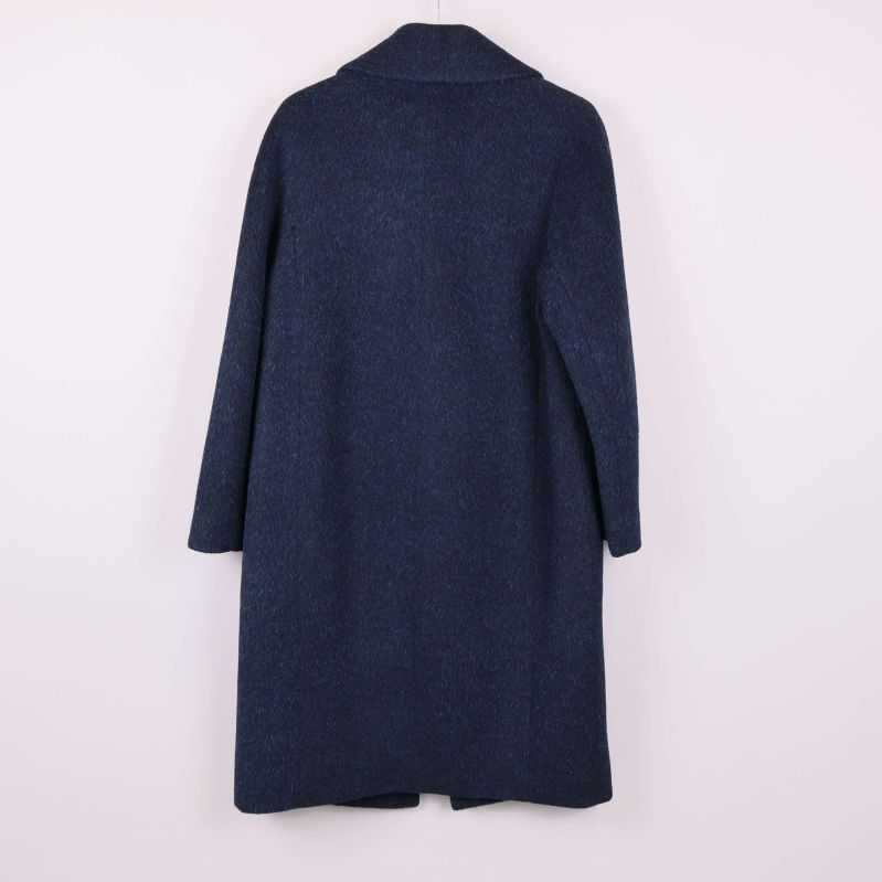 Kappans baksida visar enkel och rak skärning