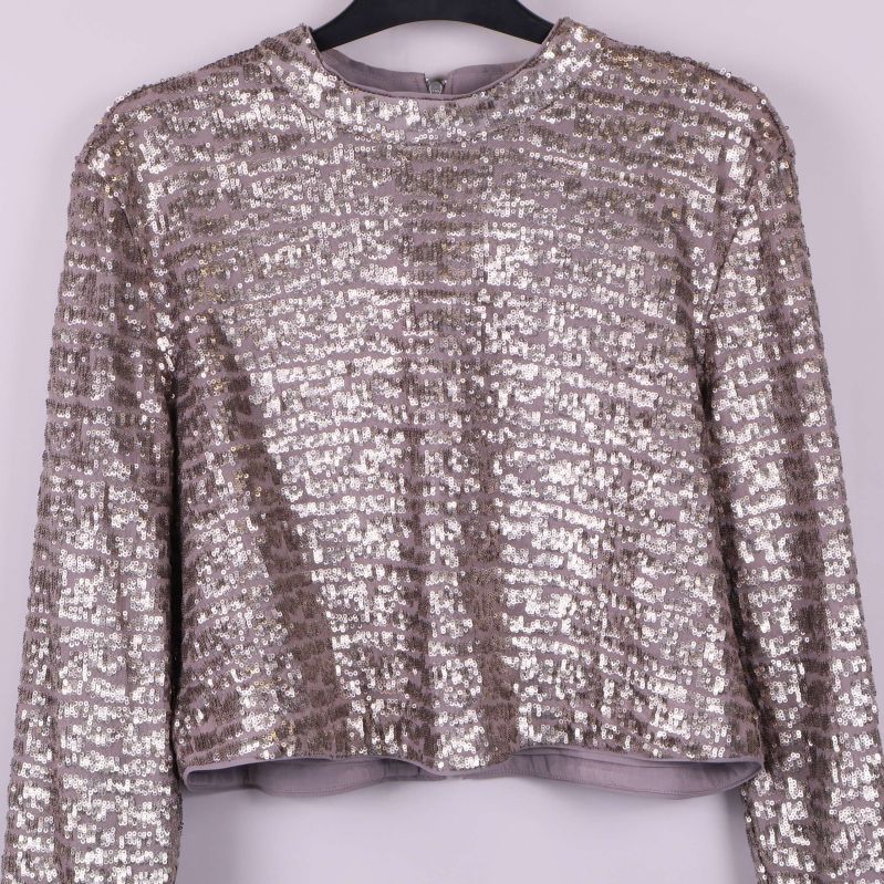 Närbild på paljettoppens glittrande framsida